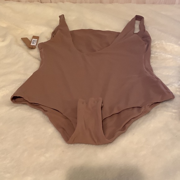 SKIMS (Sienna-NWT) FITS EVERYBODY SQUARE NECK BODYSUIT - Picture 5 of 7